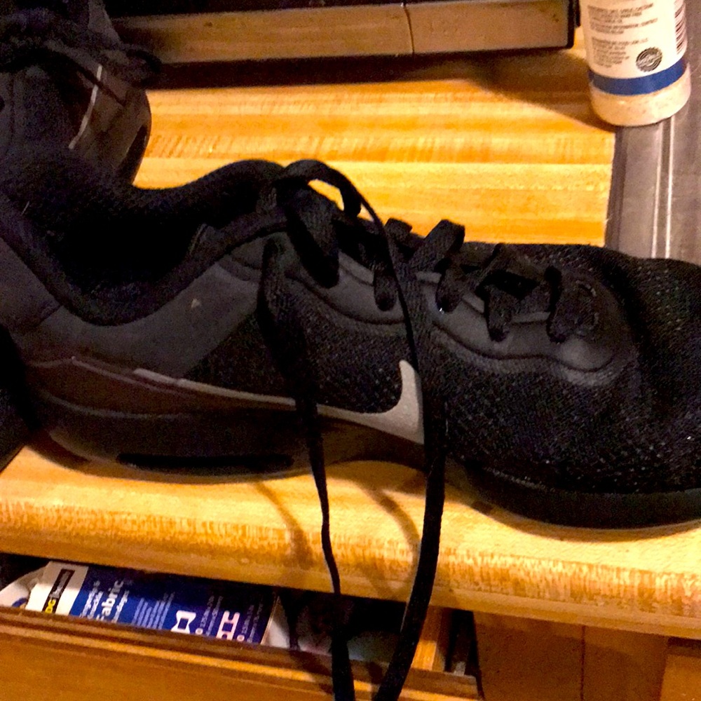 Nike air tennis shoes